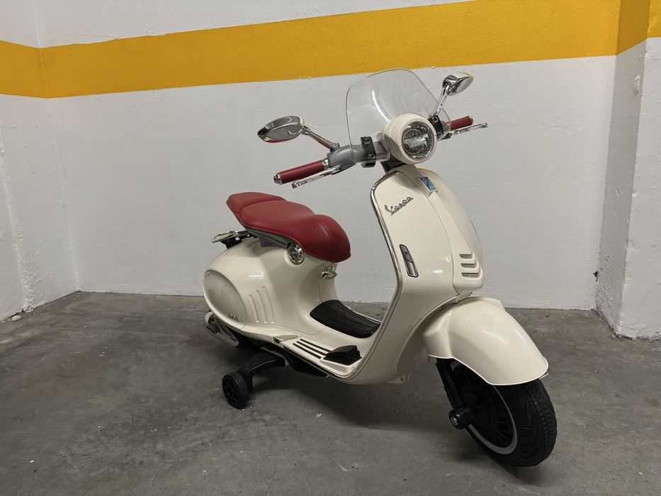 Vespa elétrica criança