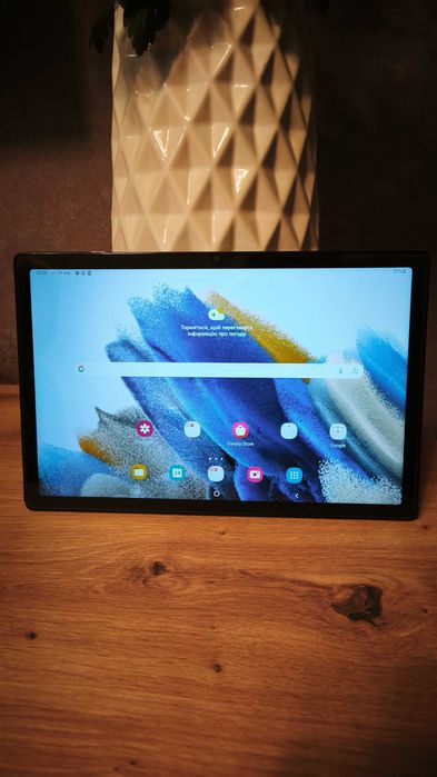 Продам планшет Samsung tab A8 32 GB вживаний, в гарному стані.