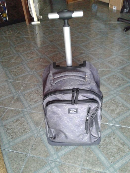 Trolley escolar de rodas grandes, como NOVO!