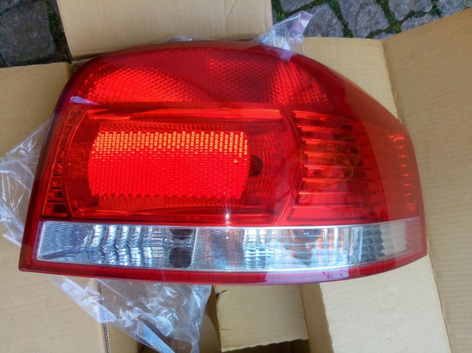 otica/FAROL ESQUERDA original audi A3 8P