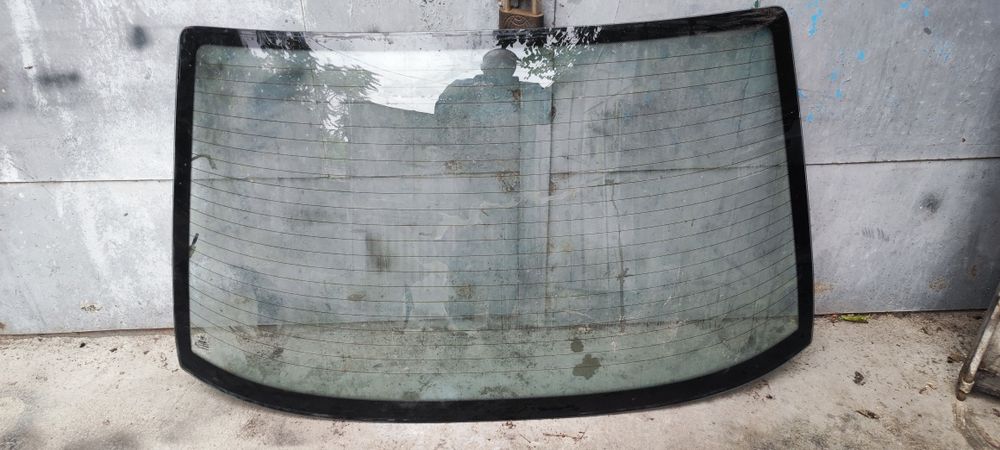 Заднее стекло на БМВ е 36 compact