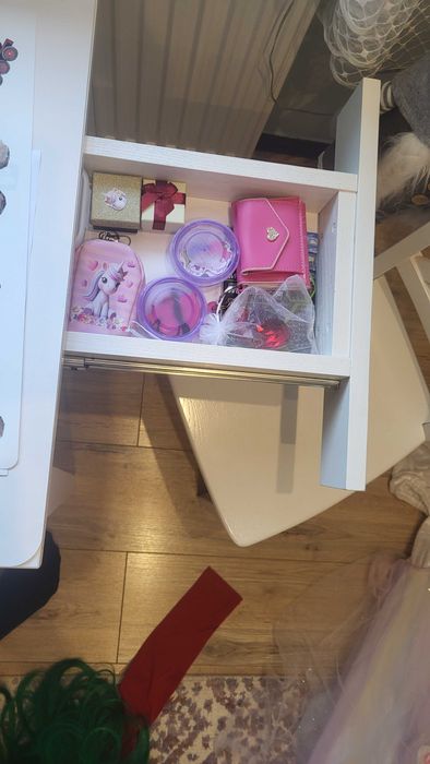 Stolik i krzesła dla dzieci