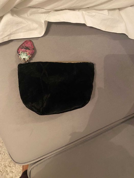 bolsinha em veludo preta