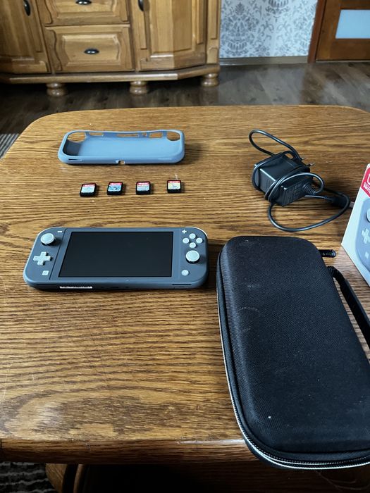 Sprzedam nintendo  switche lite
