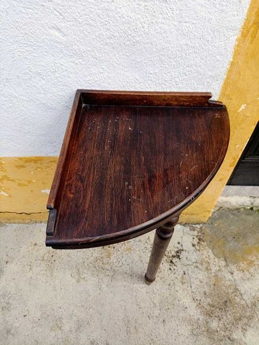 Mesa de canto de apoio perneta em madeira de vários tipos