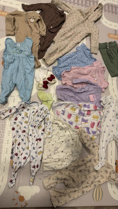 Продам дві коробки дитячого одягу