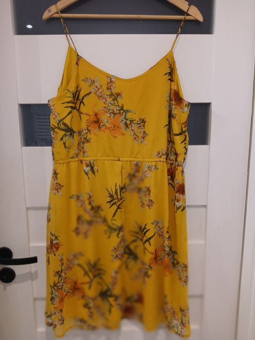 Sukienka w kwiaty na lato