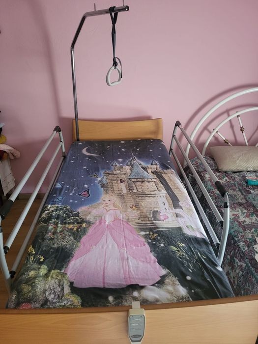 Cama articulada semi nova com elevador
