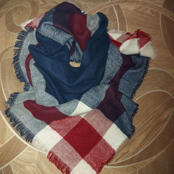 Большие шарфы тёплые.