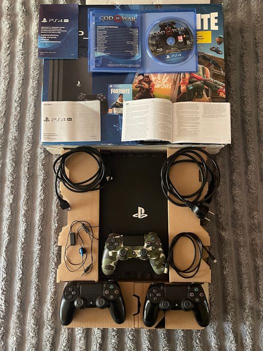 Sony PlayStation 4 PRO 1 Tb з коробкою у дуже хорошому стані