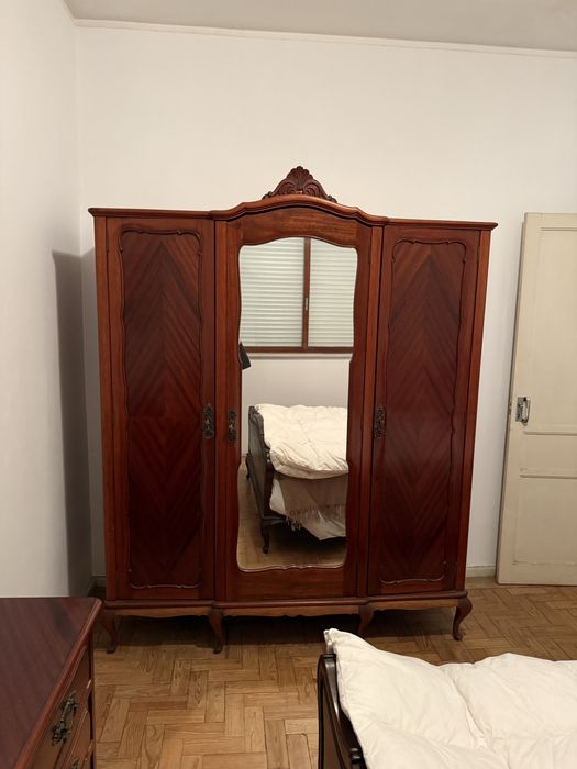 Mobilia de quarto em madeira