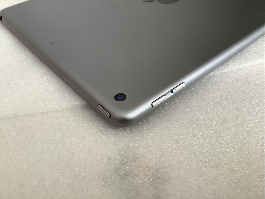 Apple ipad 6  A1893