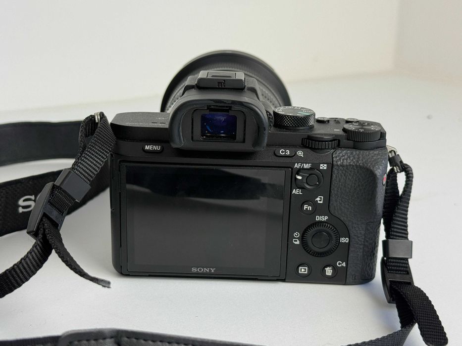 Sony A7 II (ILCE-7M2) body +2 батареї, ідеальний стан, повний комплект