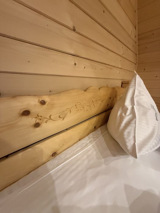 Sprzedam cztery lozka goralskie solidne z materacami