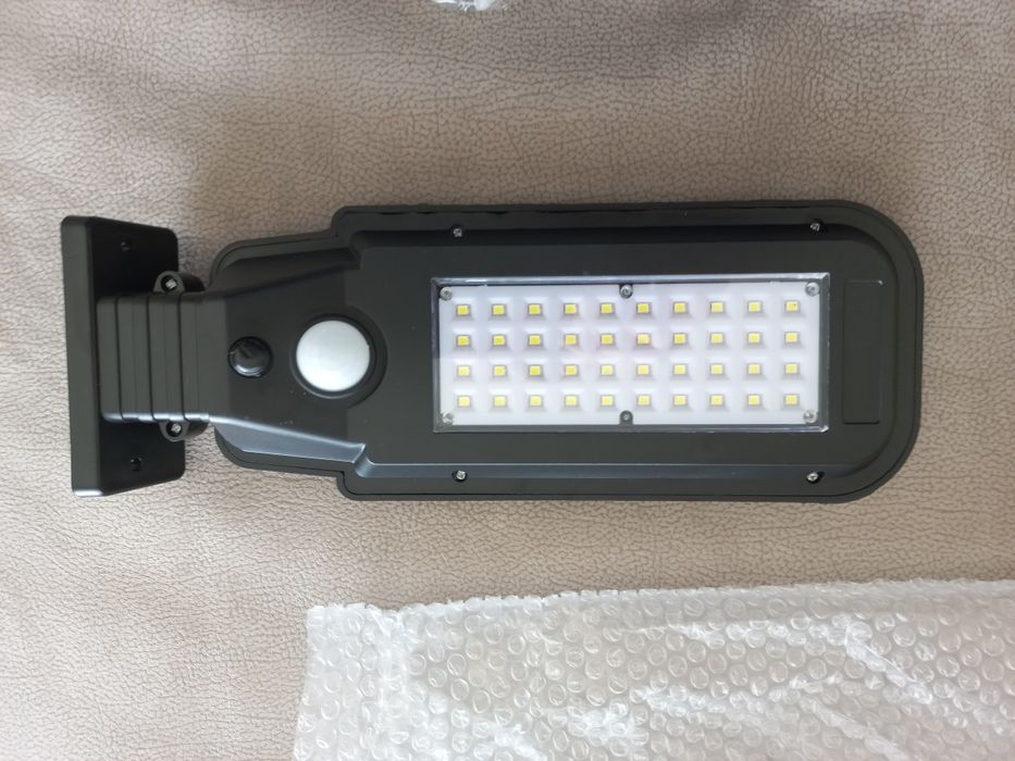 Candeeiro Solar Exterior com sensor de movimento - NOVO em CAIXA