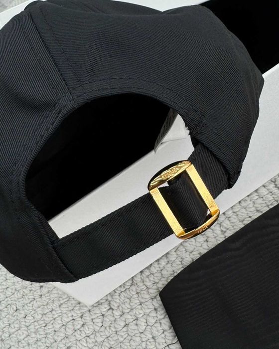 Czarna czapka z daszkiem kapelusz Celine