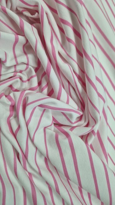 Dzianina single biała w różowe paski szer.170 cm.