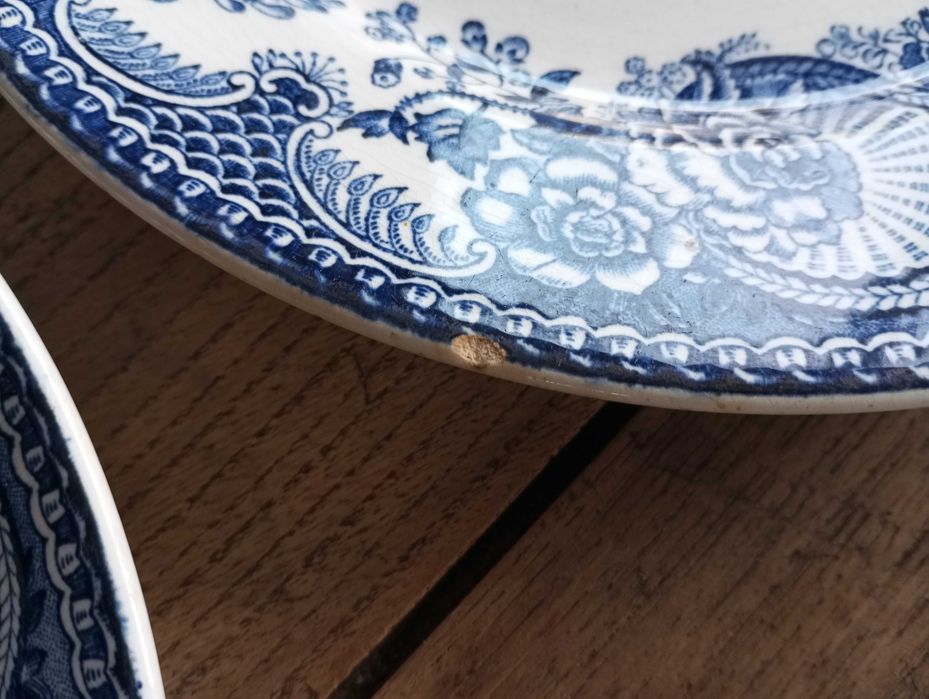 Antigos pratos em faiança Sacavém motivo Alcobaça