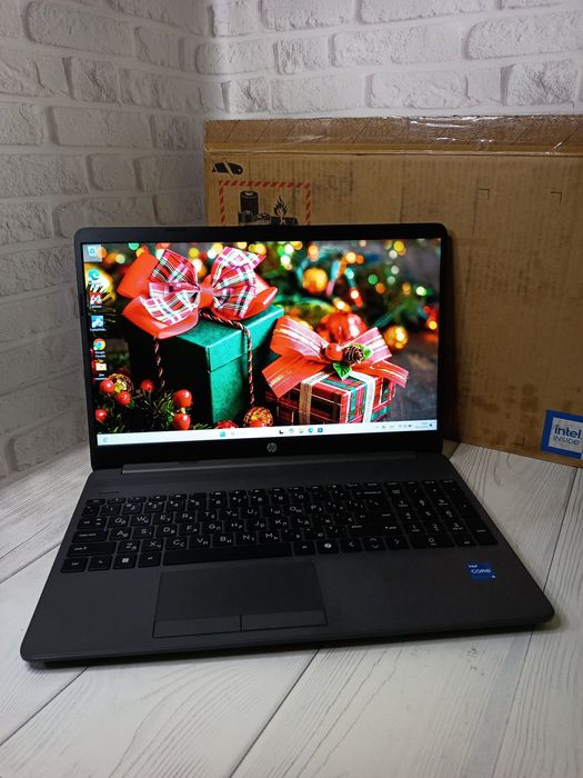 Ноутбук HP 250R G9 I5-1335U 10 ядер з коробкою стан нового