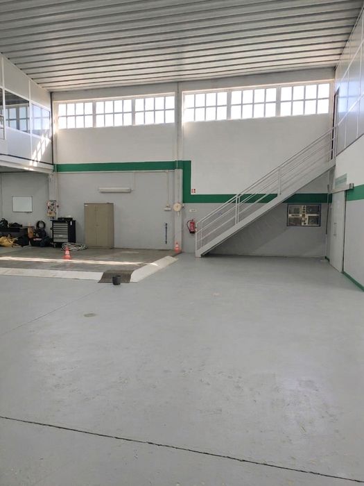 Arrendamento – Armazém / Espaço Comercial e Industrial Premium em Leiria