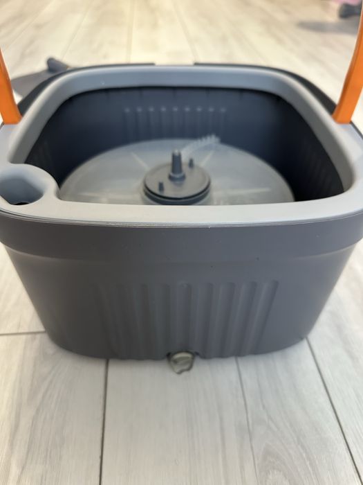 Швабра з системою самоочищення