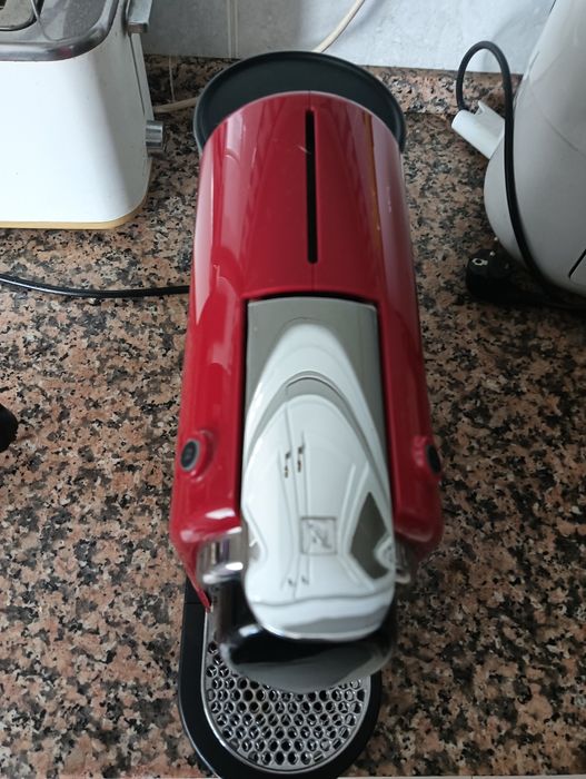 Maquina de café Nespresso citiz cherry red