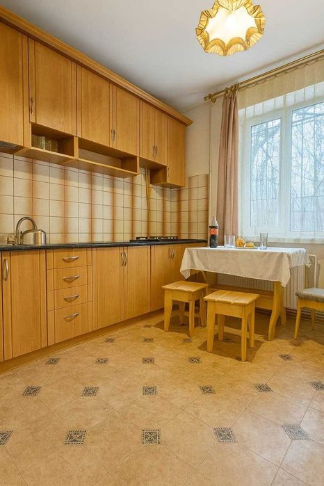 Продається 4-ох кімнатна квартира по вулиці Хоткевича