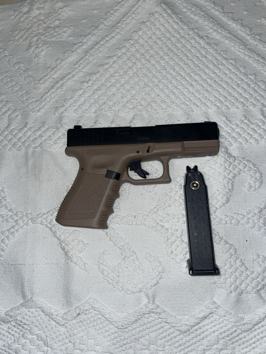 Glock 23 – Airsoft a Gás (GBB) – Bom estado