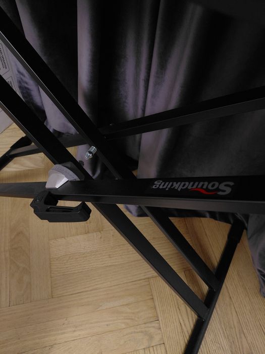 Синтезатор Yamaha PSR-E383 (Стан нового) + X-стійка, пюпітр, перехідник