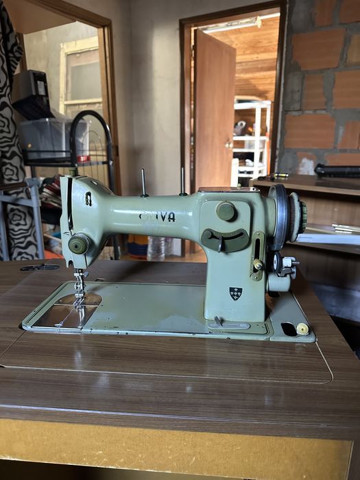 Maquina de custura Oliva