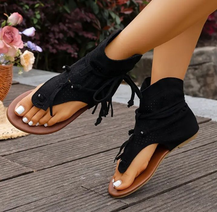 Жіночі високі босоніжки.