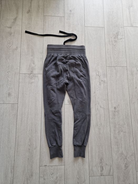 Robert Kupisz spodnie dresy logo