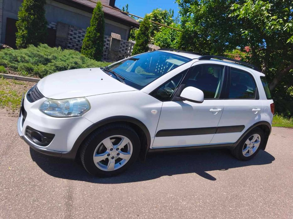 Продам Suzuki SX4 2011