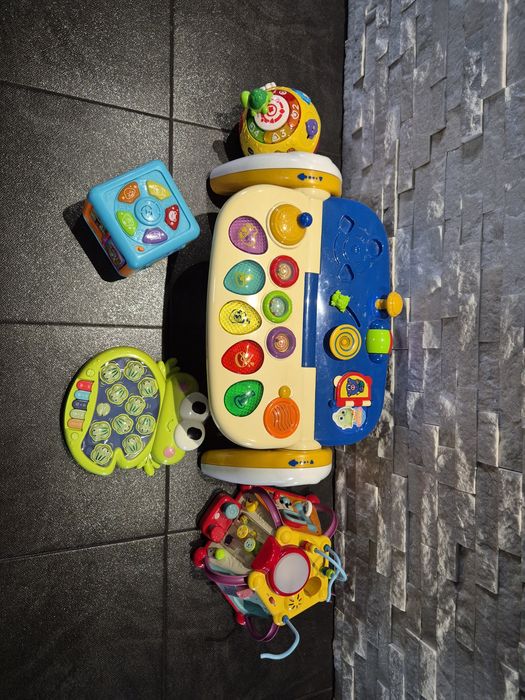 Zestaw zabawek  stolik