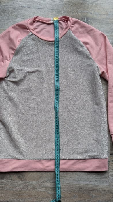 Sprzedaję bardzo ładny dres.