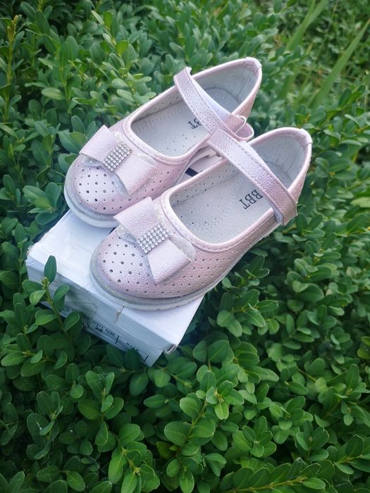 Дитячі туфельки і кроси