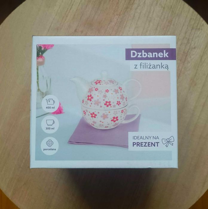 Porcelanowy dzbanek z filiżanką w kwiaty – NOWY, idealny na prezent