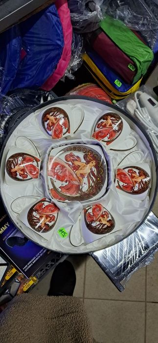 Zestaw kawowy filiżanki spodki łyżeczki Alphonse Mucha Tancerka