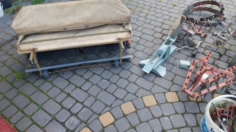 Traktorek ogrodniczy jednoosiowy