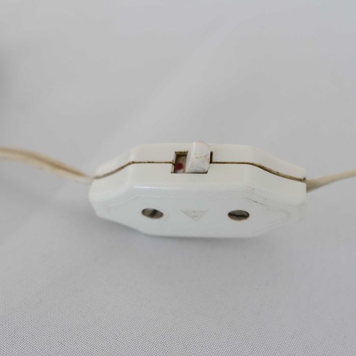 Candeeiro de mesa com base em mármore