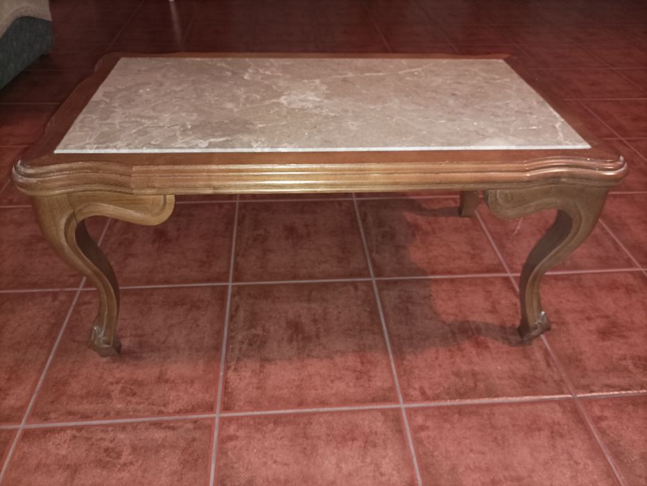 Mesa de centro de pedra