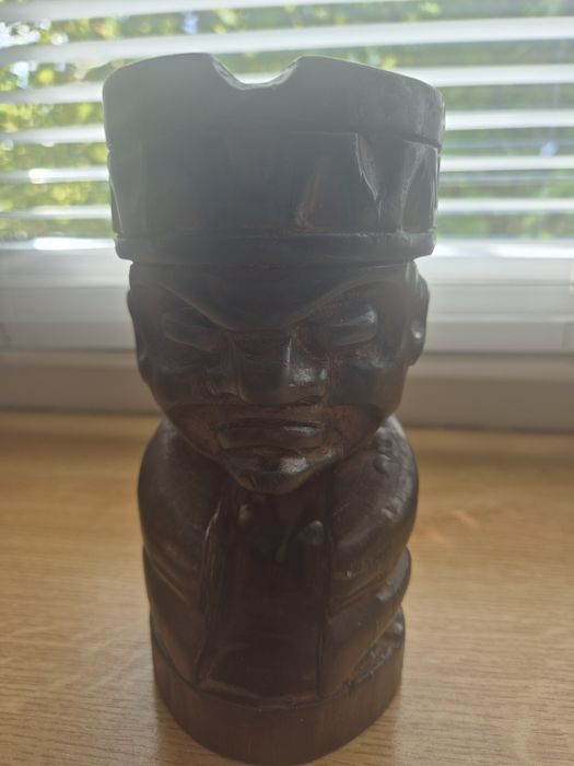 Figurka drewniana-popielniczka