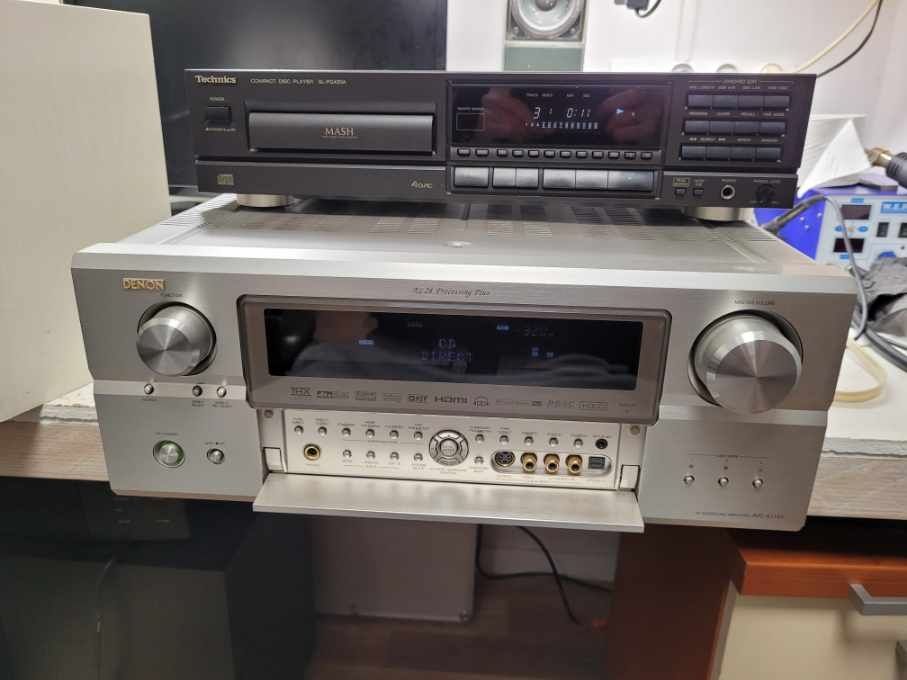 Denon AVC-A11XV w kolorze srebrnym