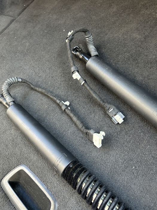 Електропривода  ( амортизатори) багажника  BMW F34                               51247298983 ; 51247298984