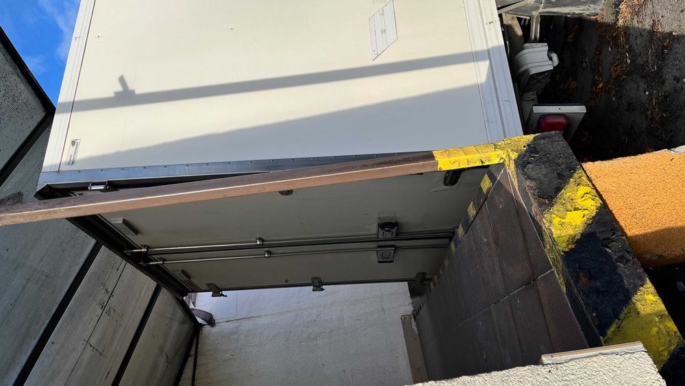 Syndyk -  konkurs ofert - Volkswagen Crafter - kontener - 2018