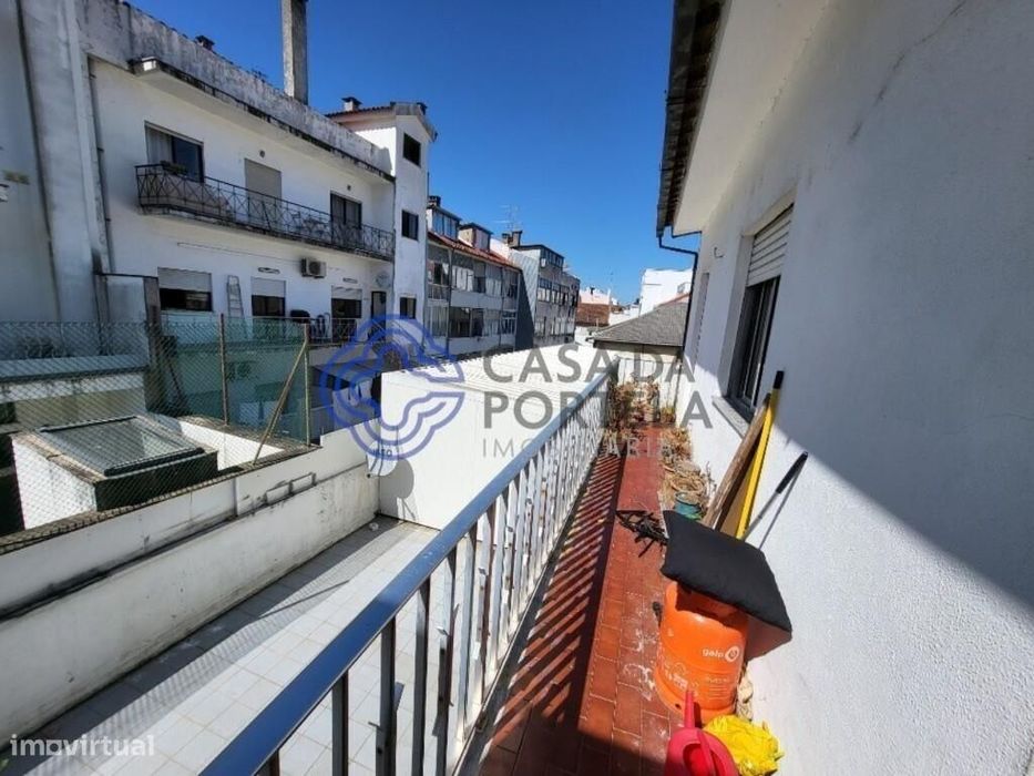 T3 em Viseu: Único no Prédio, Escada Privativa e Sótão Total. Ideal pa