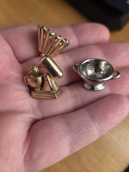 Одяг та аксесуари для ляльки , мініатюри