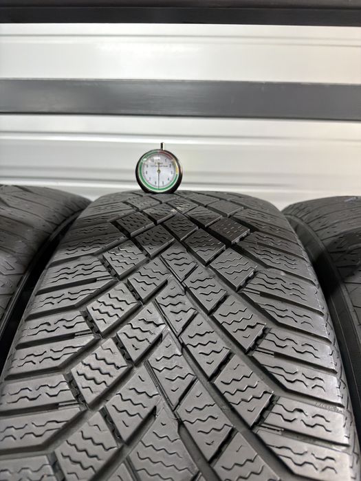 Зимові шини 235/55r19 Continental . Ціна 3250грн/шт