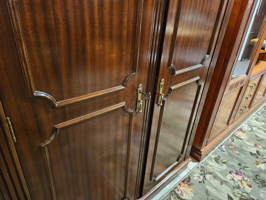 Armário / Roupeiro, baixo, em madeira com 4 portas - óp