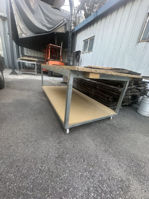 Mesa / bancada com Rodas